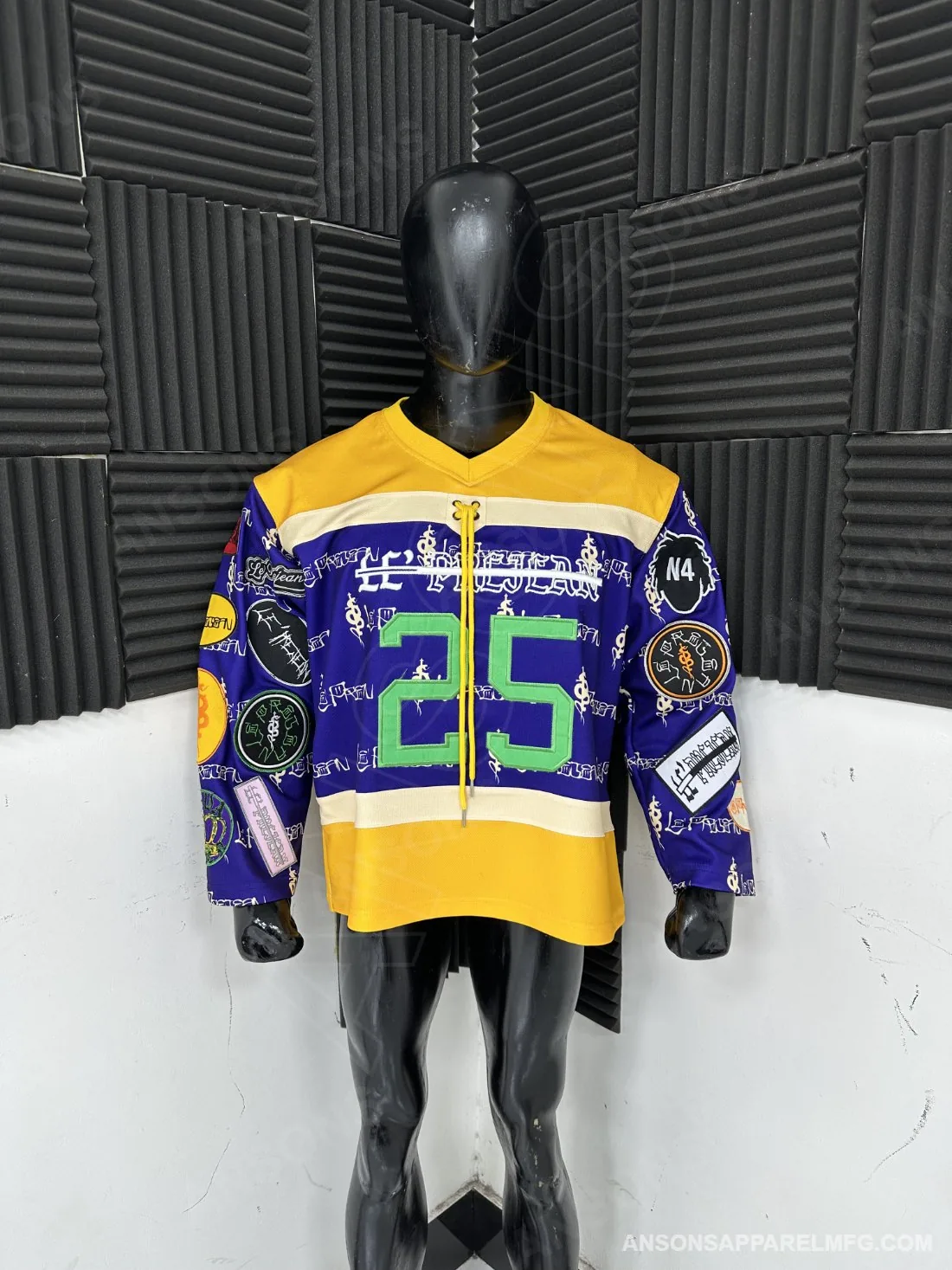 Sports jersey with embroidered patches